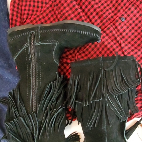 Minnetonka black suede 2 layer fringe boots size 5 - Picture 3 of 8